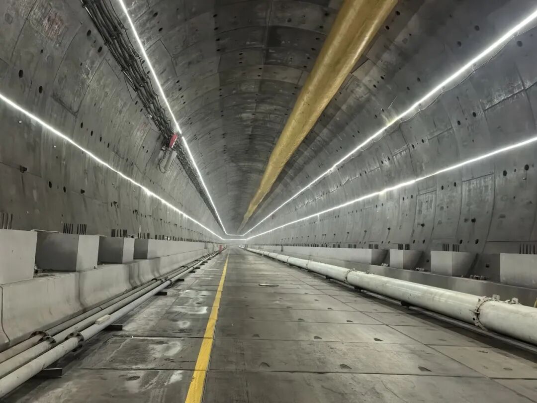 漕宝路快速路施工现场↑